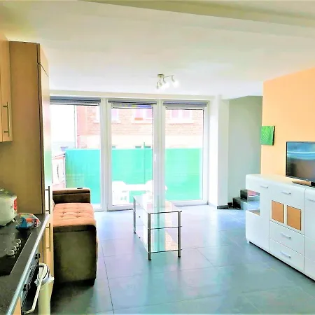 Les De Apartment Dison