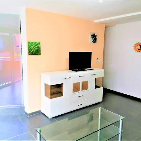 Les De Apartment